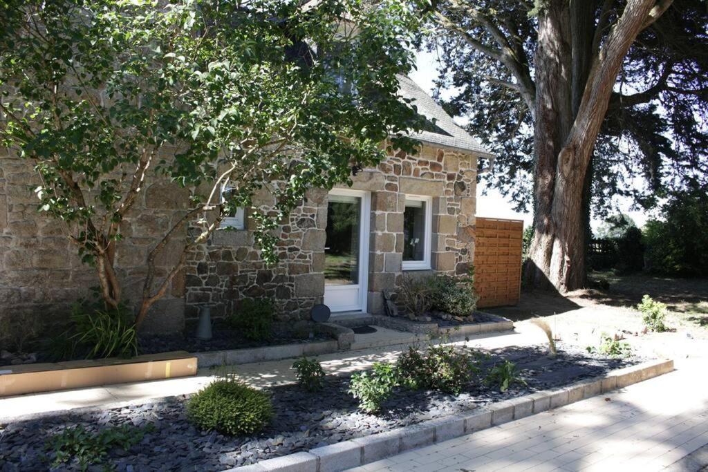 Ty Daou - Gites Du Vieux Tilleul Treglamus Exterior foto